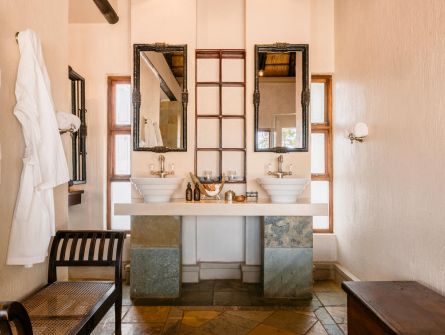 Shumbalala Game Lodge Suite