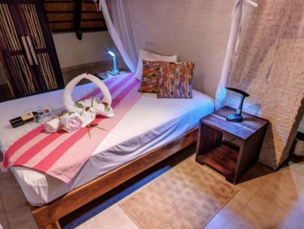 Okaukuejo Resort Premier Waterhole Chalet